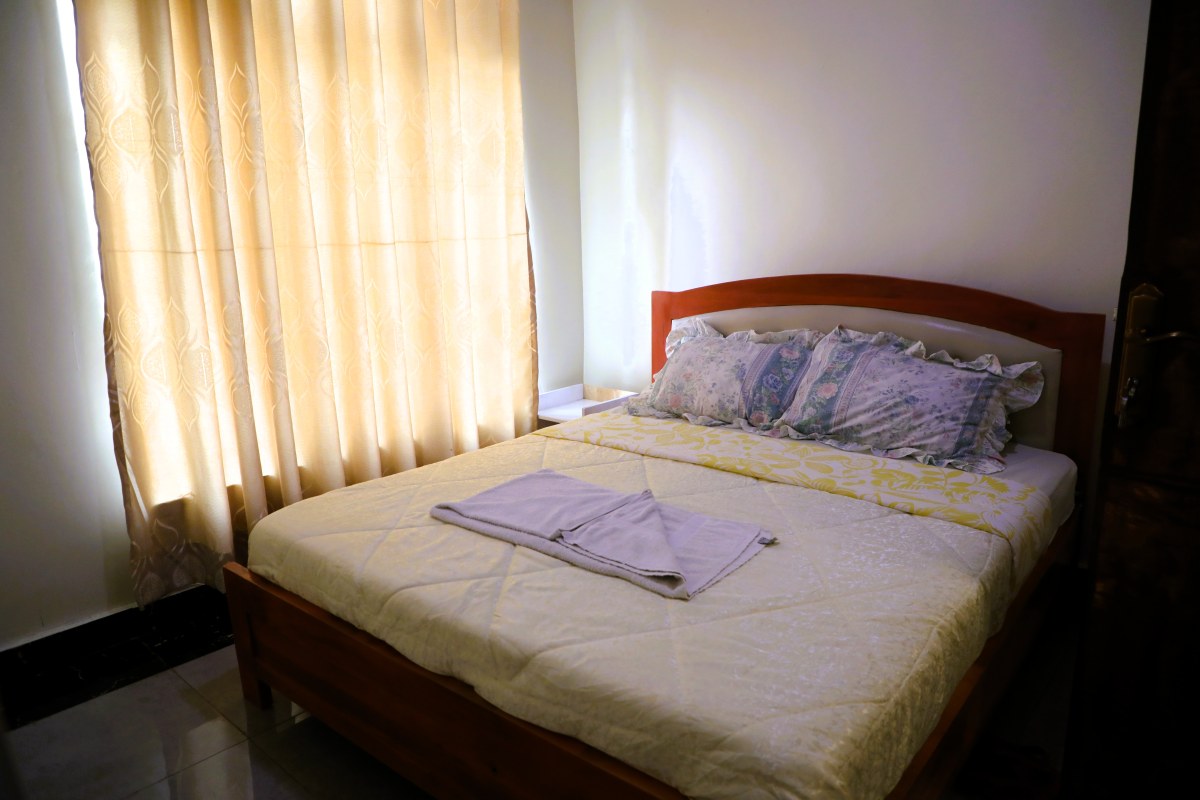 Master Bedroom with Queen Bed
